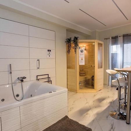 ROMANTIC DELUXE SVITE wise Jacuzzi&Sauna Athen Exterior foto
