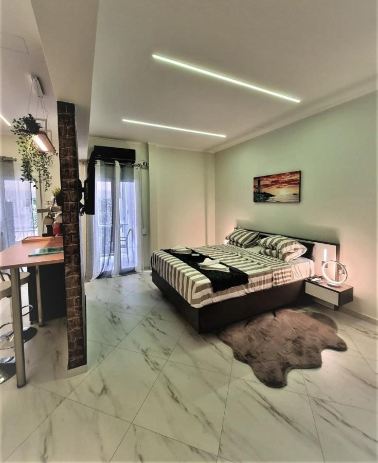 ROMANTIC DELUXE SVITE wise Jacuzzi&Sauna Athen Exterior foto
