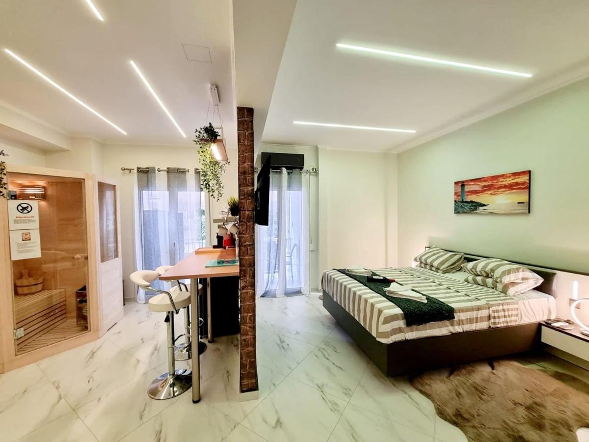 ROMANTIC DELUXE SVITE wise Jacuzzi&Sauna Athen Exterior foto
