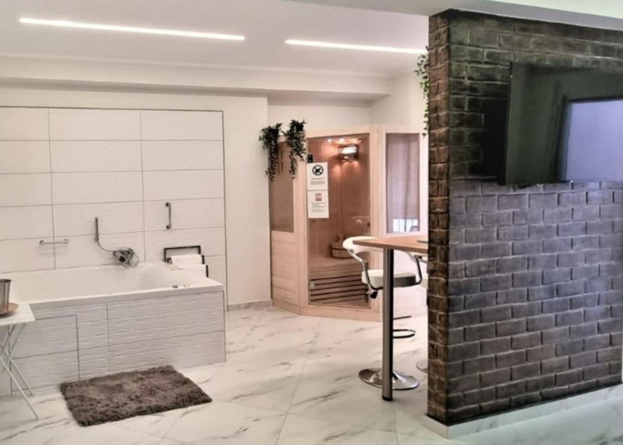 ROMANTIC DELUXE SVITE wise Jacuzzi&Sauna Athen Exterior foto
