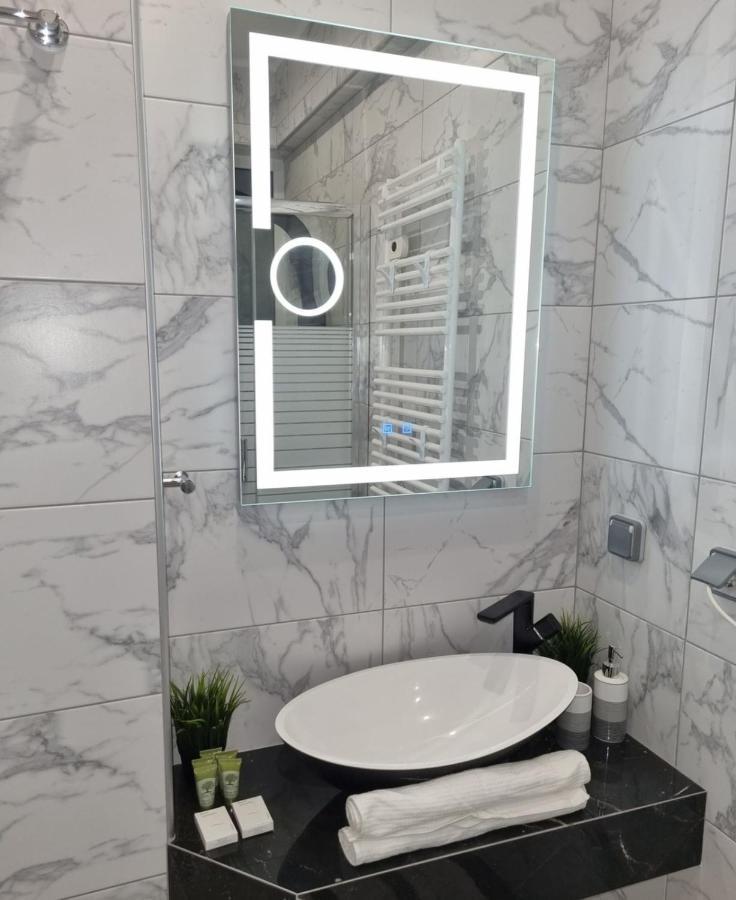 ROMANTIC DELUXE SVITE wise Jacuzzi&Sauna Athen Exterior foto