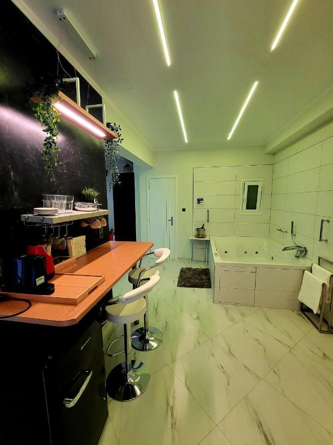 ROMANTIC DELUXE SVITE wise Jacuzzi&Sauna Athen Exterior foto