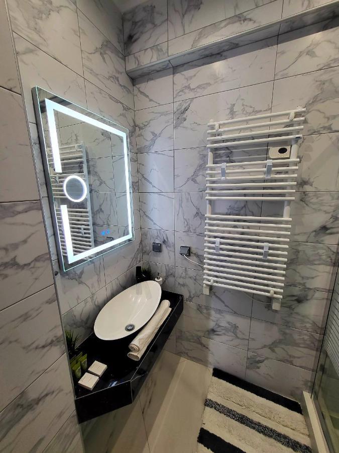 ROMANTIC DELUXE SVITE wise Jacuzzi&Sauna Athen Exterior foto